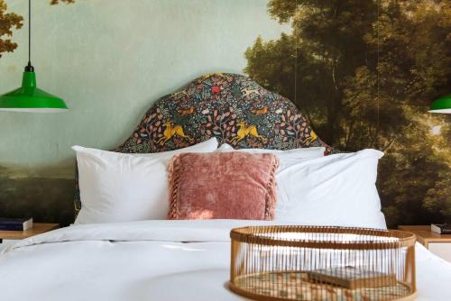 Cabbagetown House | Piccadilly Circus