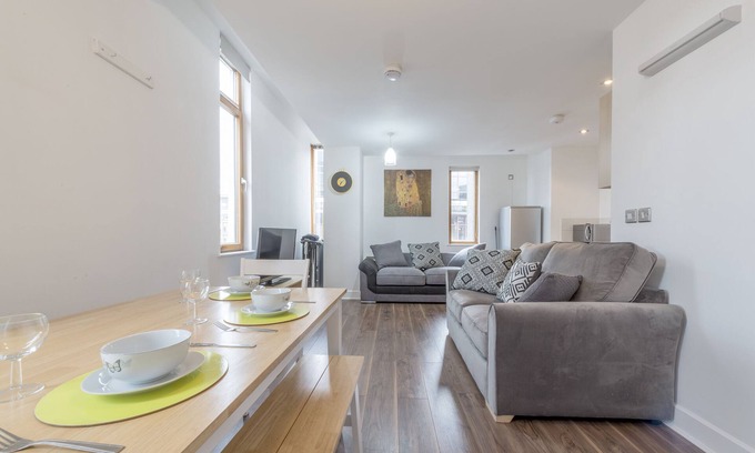 Northern Quarter Apartment | Piccadilly Gardens