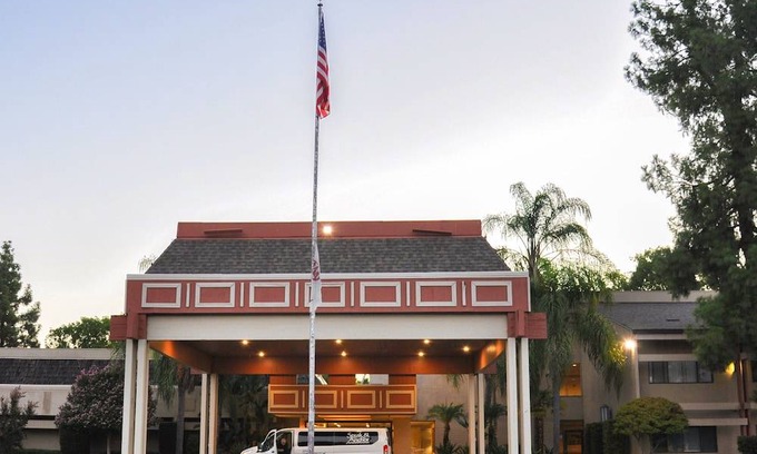 Raisin Hotel | Piccadilly Inn Airport