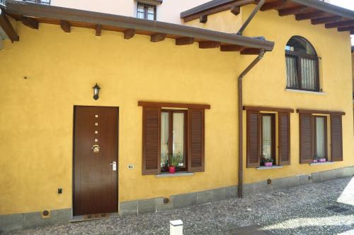Oleggio Villa | Piccola Corte