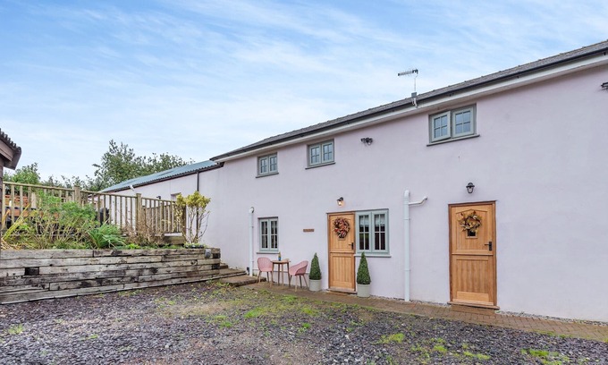 Llanybri Cottage | Picked for its superb standard and close the coastal village of Llansteffan.
