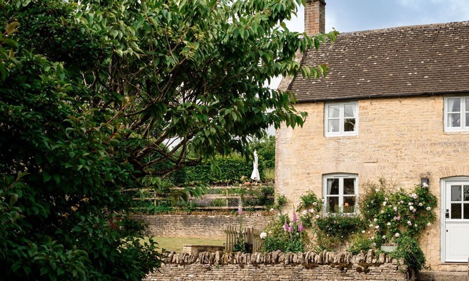 Chedworth Cottage | Pickett Cottage - Pet friendly near Northleach