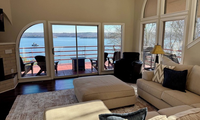 Counce House | Pickwick Lake Front Estate w/Spectacular Views, Boat Slip & Swimming Pool