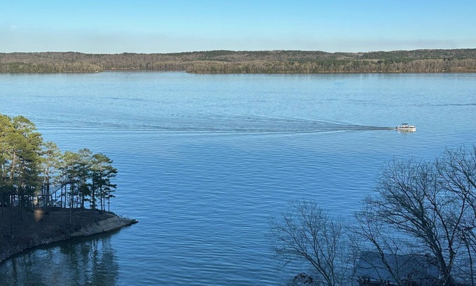 Counce House | Pickwick Lake Front Estate w/water views, boatslip & pool 3 mi to State Park