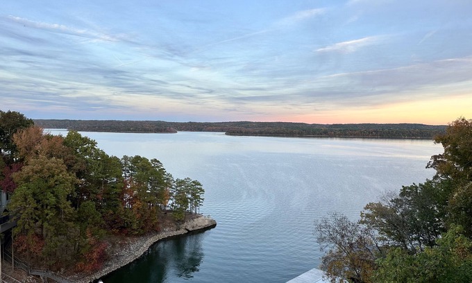 Counce Villa | Pickwick Lake Front River Walk Villa11 w/spectacular views, boatslip & pool