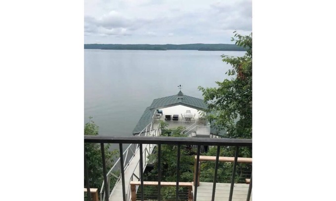 Counce House | Pickwick Lake Waterfront Home with stunning view