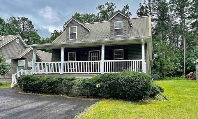 Iuka House | Pickwick Pines Resort getaway!