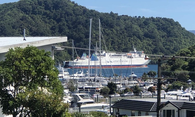 Picton House | Picton~marina views large 2 storey 5 bedroom short stroll to town and foreshore