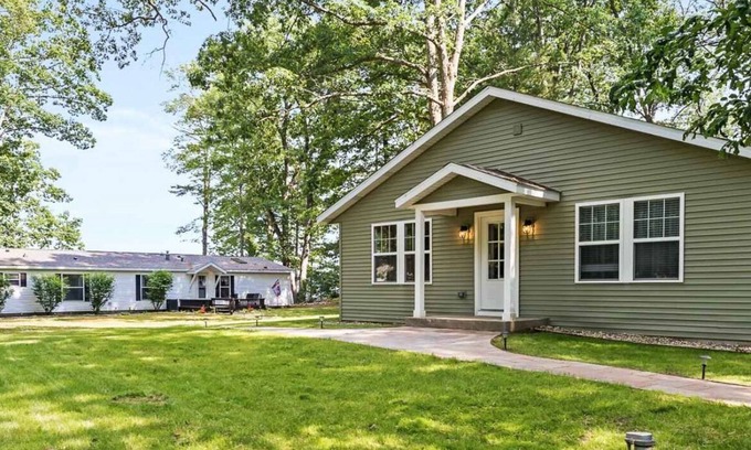 Pullman House | Picture Perfect Dual Home on the Lake