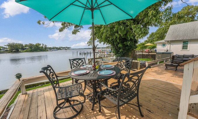 Colonial Beach House | Picture Perfect Waterfront in town Sleeps 6 Expansive Outdoor dining area