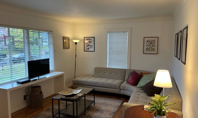 Highland House | Picturesque 3BR Home 5 miles from St Paul Airport!