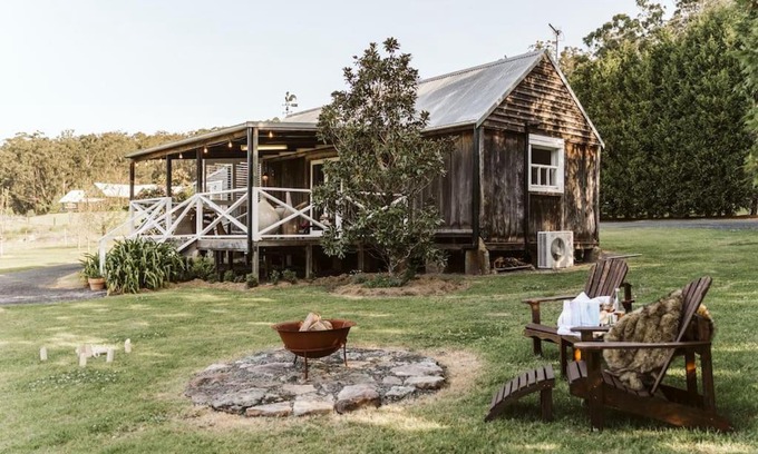 Mundamia House | Picturesque Barn located on the Shoalhaven River