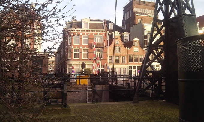 Nieuwmarkt en Lastage House | Picturesque Canal View Apartment