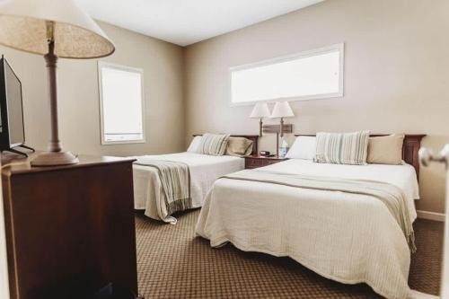 Chief Golf Cottages Villa | Picturesque Condo perfect for Golf, Families, Pools and Lake vacation