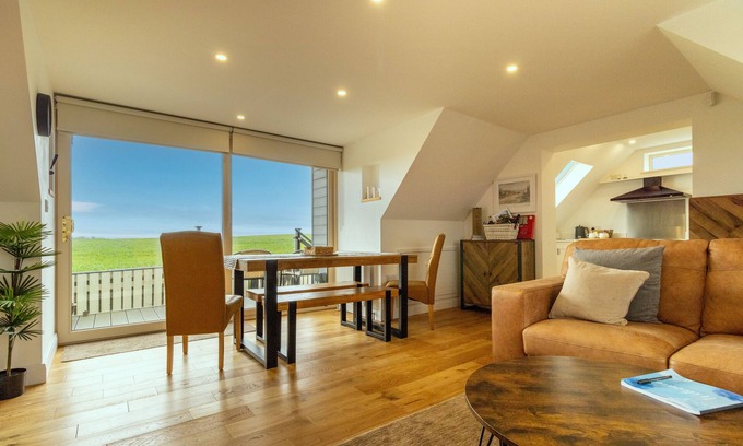 Wakefield Cottage | Picturesque Cottage With Views