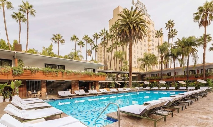 Hollywood Hotel | Picturesque Hollywood Setting Ideal for Romantic Couple Stay with Outdoor Pool