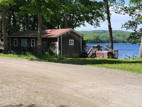 Bangor House | Picturesque lake-front cottage close to amenities