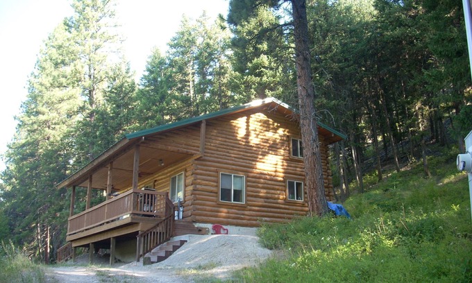 Huson Cabin | Picturesque Montana Log Cabin Overlooking the Nine Mile Creek