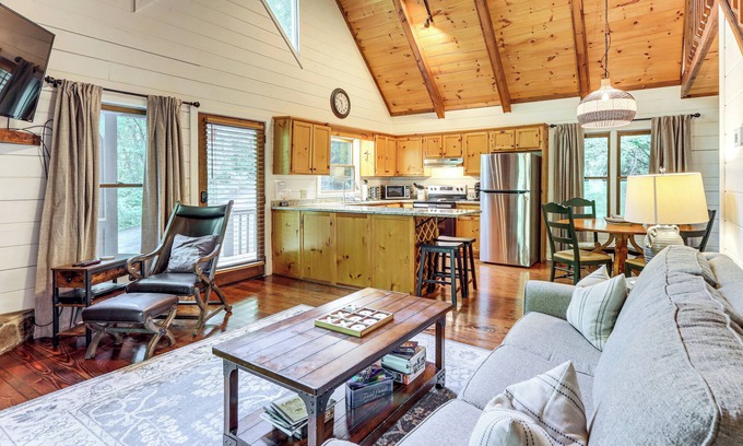 Foxfire Estates Cabin | Picturesque Mountain Cabin w/Hot Tub + Fire Pit!