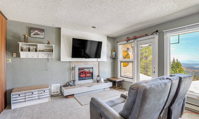 Mead Condo | Picturesque Mt Spokane Condo Near Skiing & Biking!