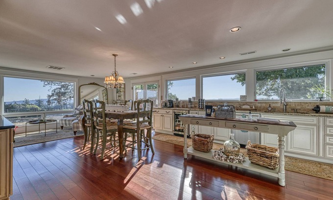 Newberg House | Picturesque Panoramic Vineyard Views From Home and Hot Tub, Pet Friendly, Private, Fire-Pit, BBQ