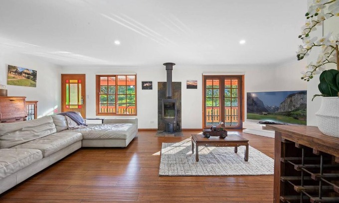 Central Tilba Apartment | Picturesque Pet-Friendly Farm Stay, Central Tilba , Near Mystery Bay!