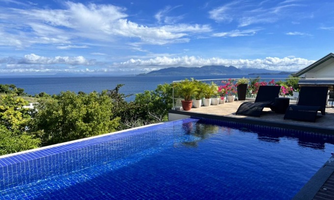 Puerto Galera Villa | Picturesque private villa with infinity pool