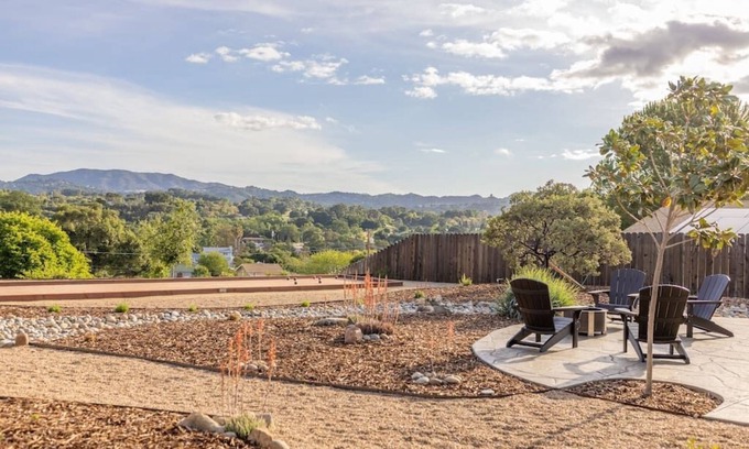 Atascadero House | Picturesque Rosemary Retreat