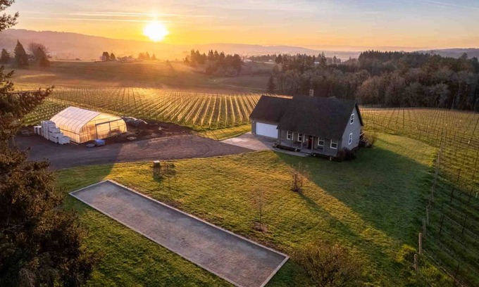Newberg House | Picturesque Vineyard and Valley Views, Quiet and Private Setting, Huge Deck, *Complimentary Wine*
