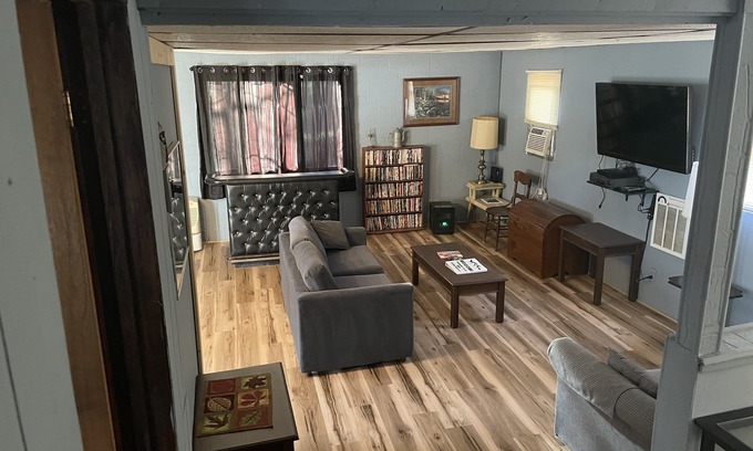Freeport House | Piedmont lake hunting and fishing cabin