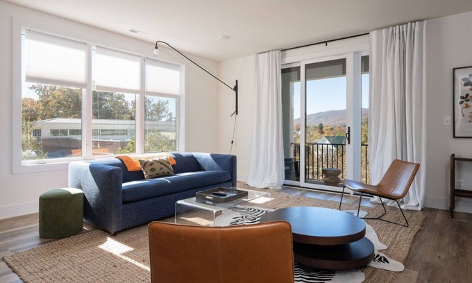 Batesville Apartment | Piedmont Place 303| Lux Vineyard & Brewery Getaway in the Heart of Crozet | Pet Friendly
