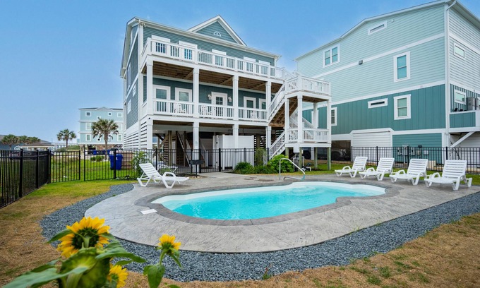 Yaupon Beach House | Pier Walker: Spacious, Beautiful Home with Amazing Ocean Views Steps from OKI Pi