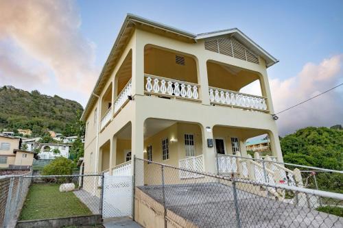 Kingstown House | Pierocks Highgate Entire house Free Parking and WI-FI