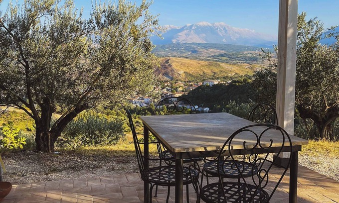Torre de' Passeri Apartment | Pietra Pizzuta Country House "Tower" in the heart of Abruzzo. 1 pool
