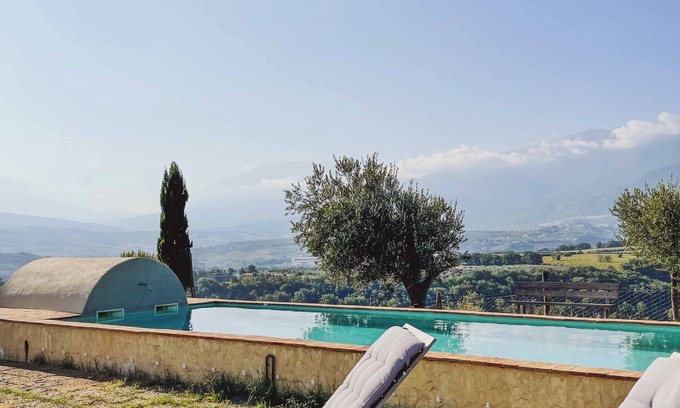 Castiglione a Casauria Apartment | Pietra Pizzuta Country House "Rocca" in the heart of Abruzzo 1 pool