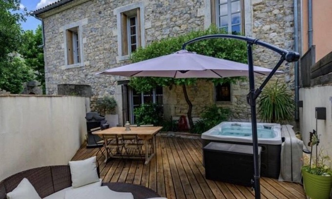 Les Matelles Cottage | "Pietra Viva "Luxury stone house Montpellier Pic-Saint-Loup, sauna and spa.