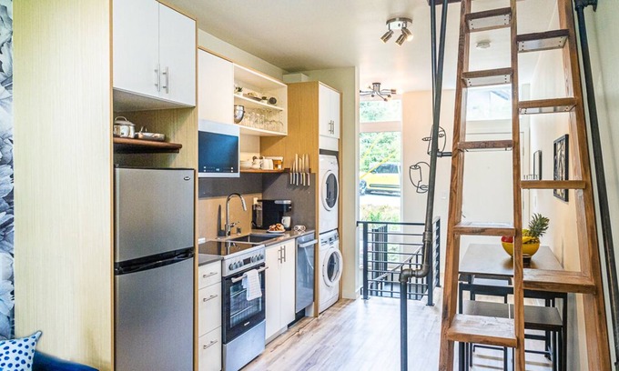 North Delridge House | Pigeon Hill Modern Townhome