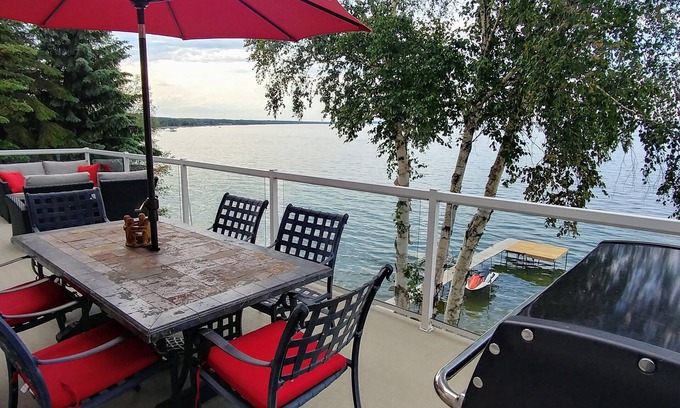 Westerose Cottage | Pigeon Lake Lakefront home . Hot tub, Starlink, firepit.