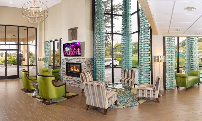 Pigeon Forge Hotel | Pigeon River Inn