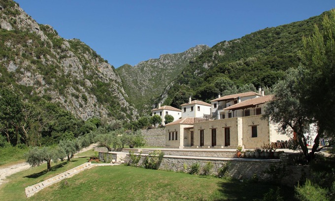 Vouvopotamos Hotel | Piges Hotel at Acheron Springs