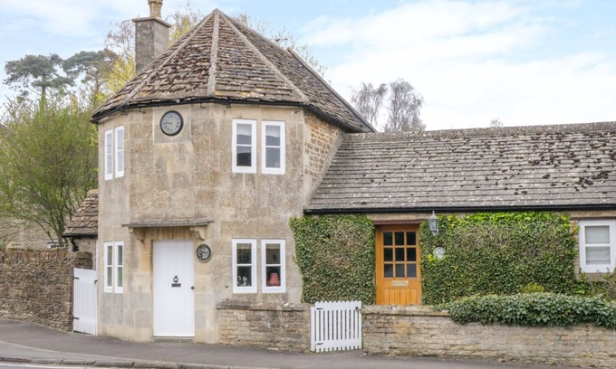 Acton Turville Cottage | PIKE COTTAGE, romantic, character holiday cottage in Chipping Sodbury