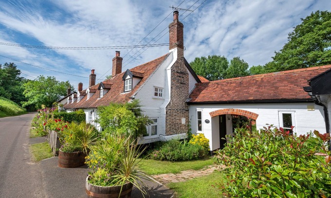 Woodbridge House | Pike Cottage - Two Bedroom House, Sleeps 4