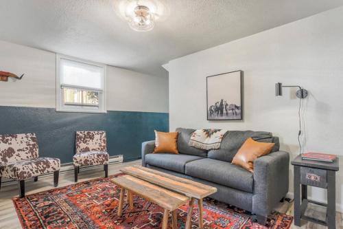 Central Colorado Springs Apartment | Pikes Divine - Prime Spot BBQ Fire Pit Alfresco