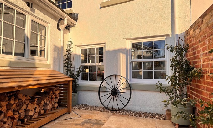 Dawlish Cottage | PILCHARD COTTAGE, pet friendly, character holiday cottage in Dawlish