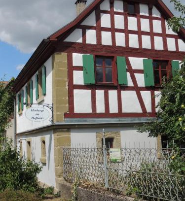 Binzwangen House | Pilger- und Radlerherberge Herberge im Hofhaus