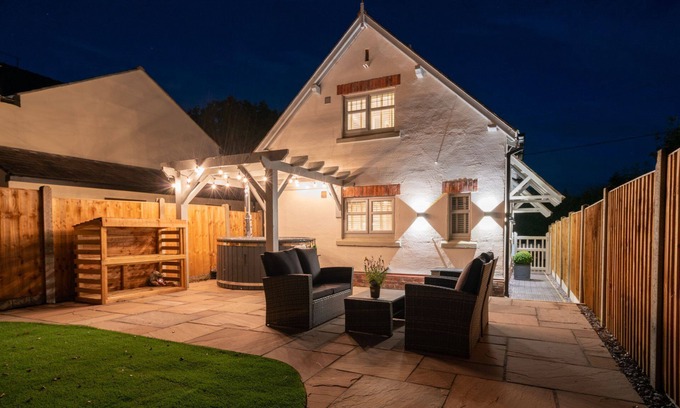 Tarvin Apartment | Pilgrim Cottage - Luxury Cottages