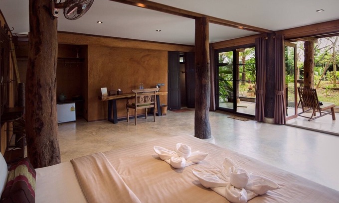Nang Lae Villa | Pillar room in traditional wooden house