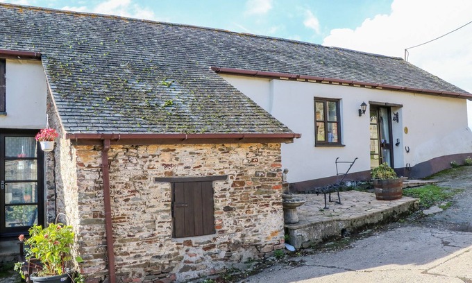 Westleigh Cottage | PILLHEAD CIDER HOUSE, pet friendly, with pool in Bideford
