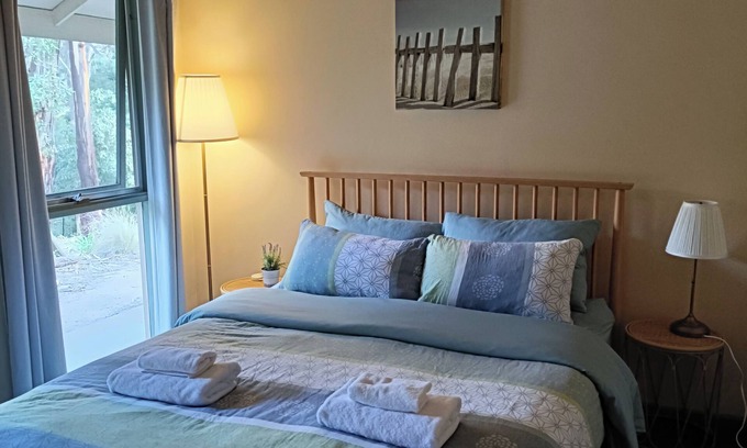 Kalimna Ski Chalet | Pillowood Cottage (1Queen+2Twins) & Wood Stove