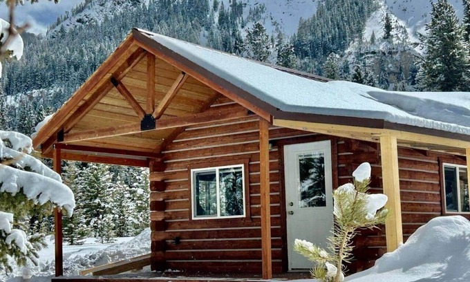 Silver Gate House | Pilot Peak Mountain Cabin